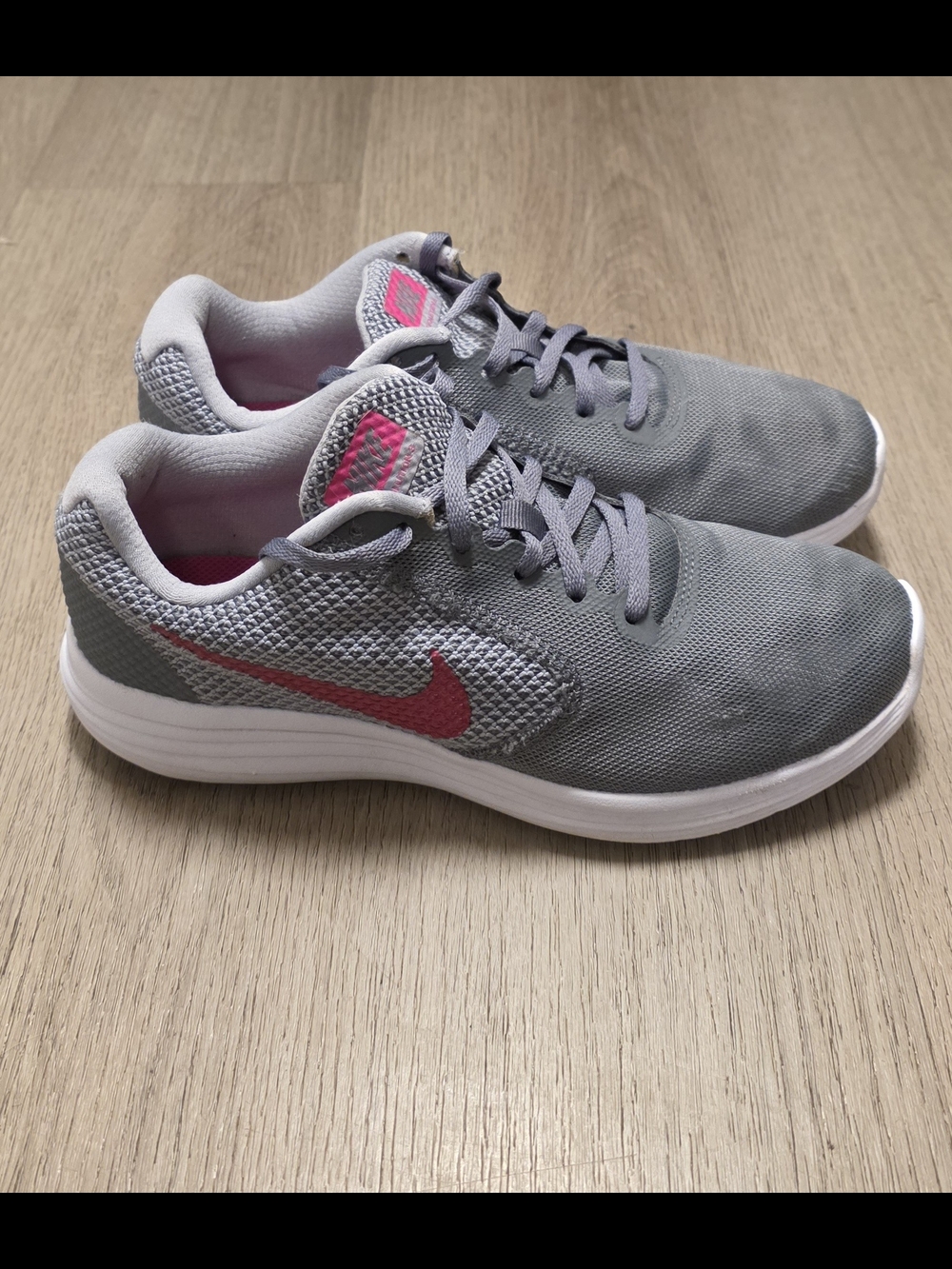 Nike Women's Gray and Pink Running Sneakers Size 7.5